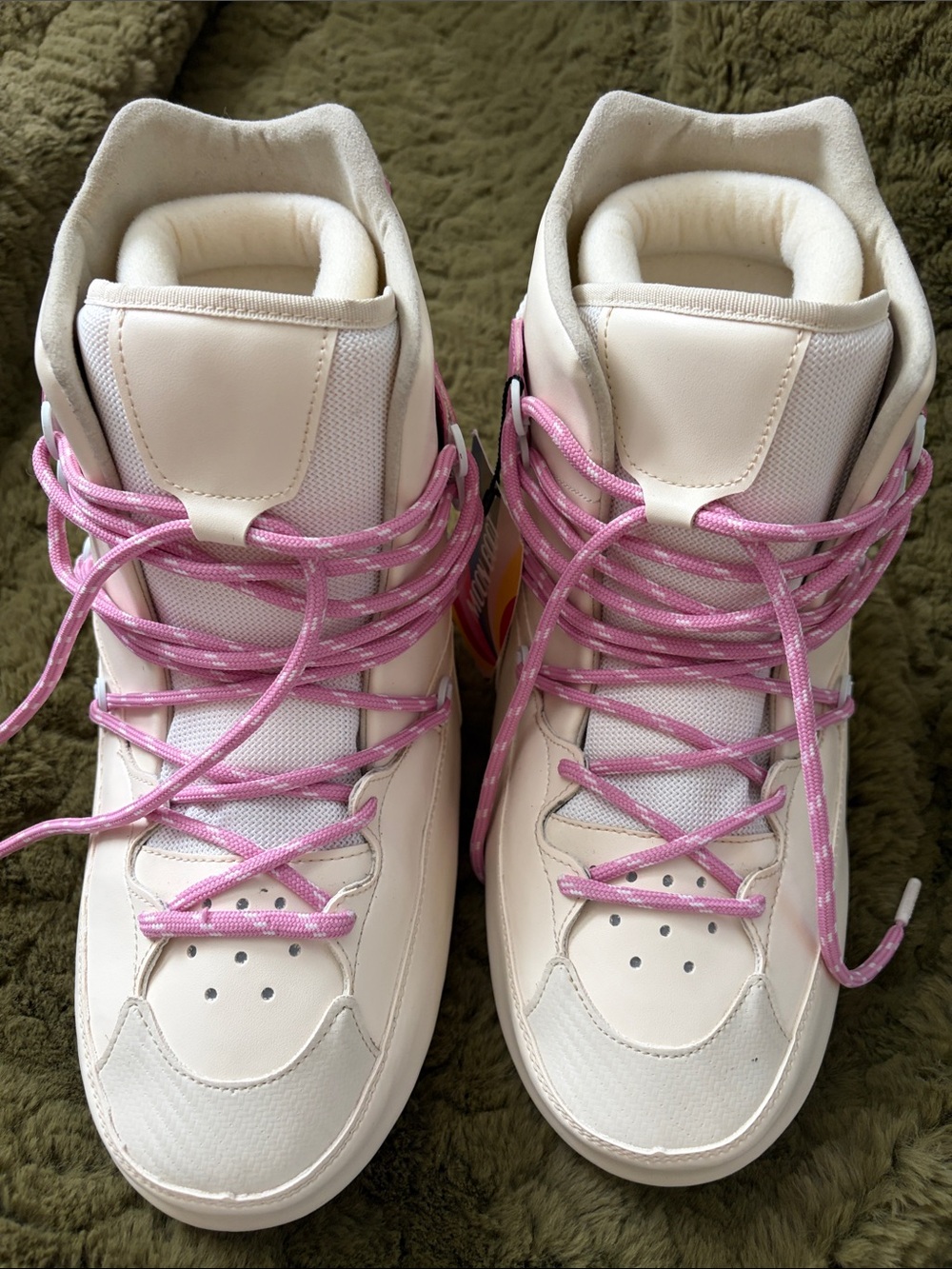 Moon Boot Cream High-Top Winter Boots with Pink Laces - Picture 3 of 3